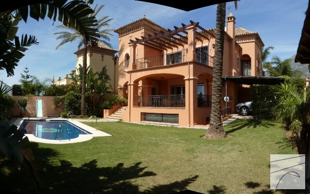 fachada (148K)